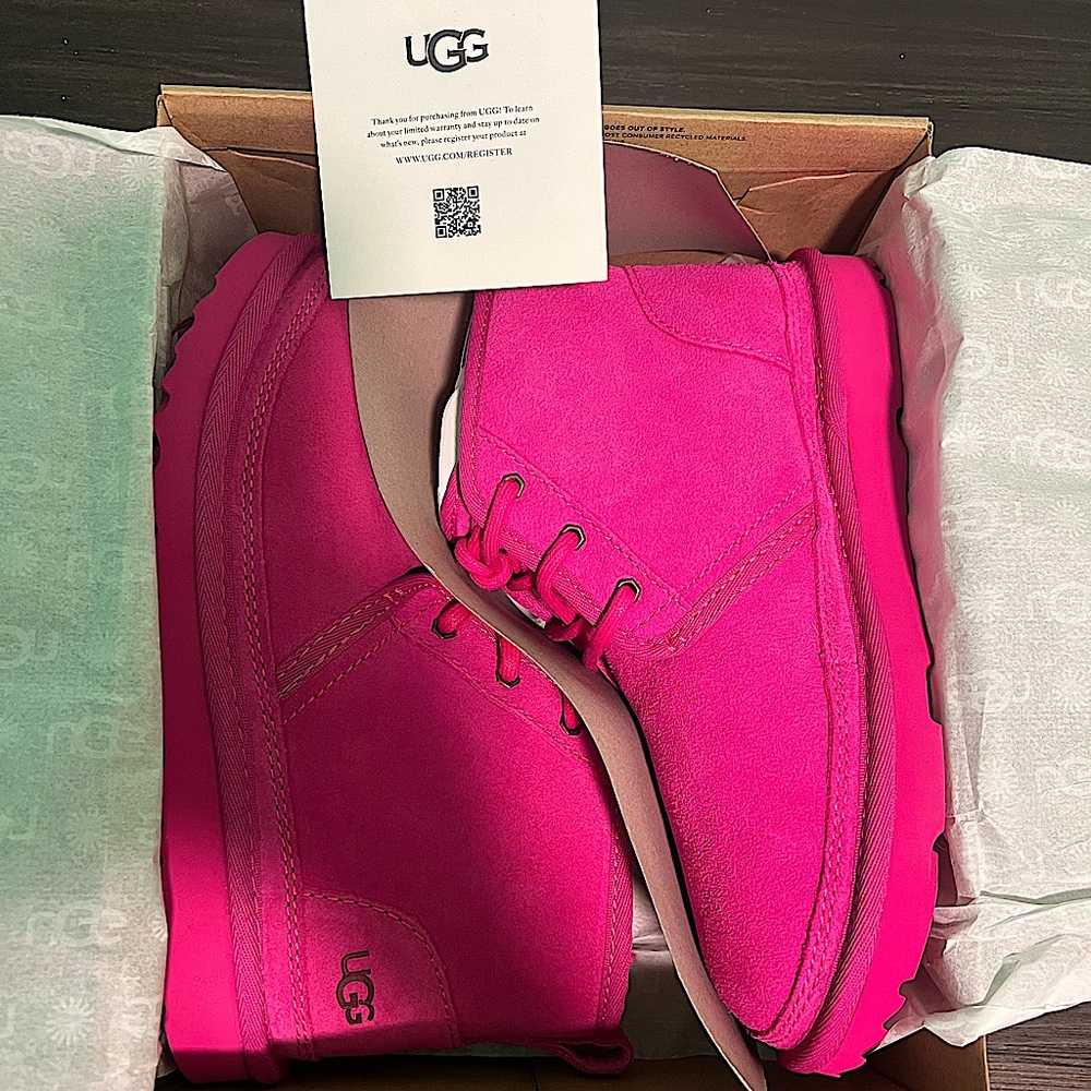 UGG Neumel ll Boot 
Size 4 Kids